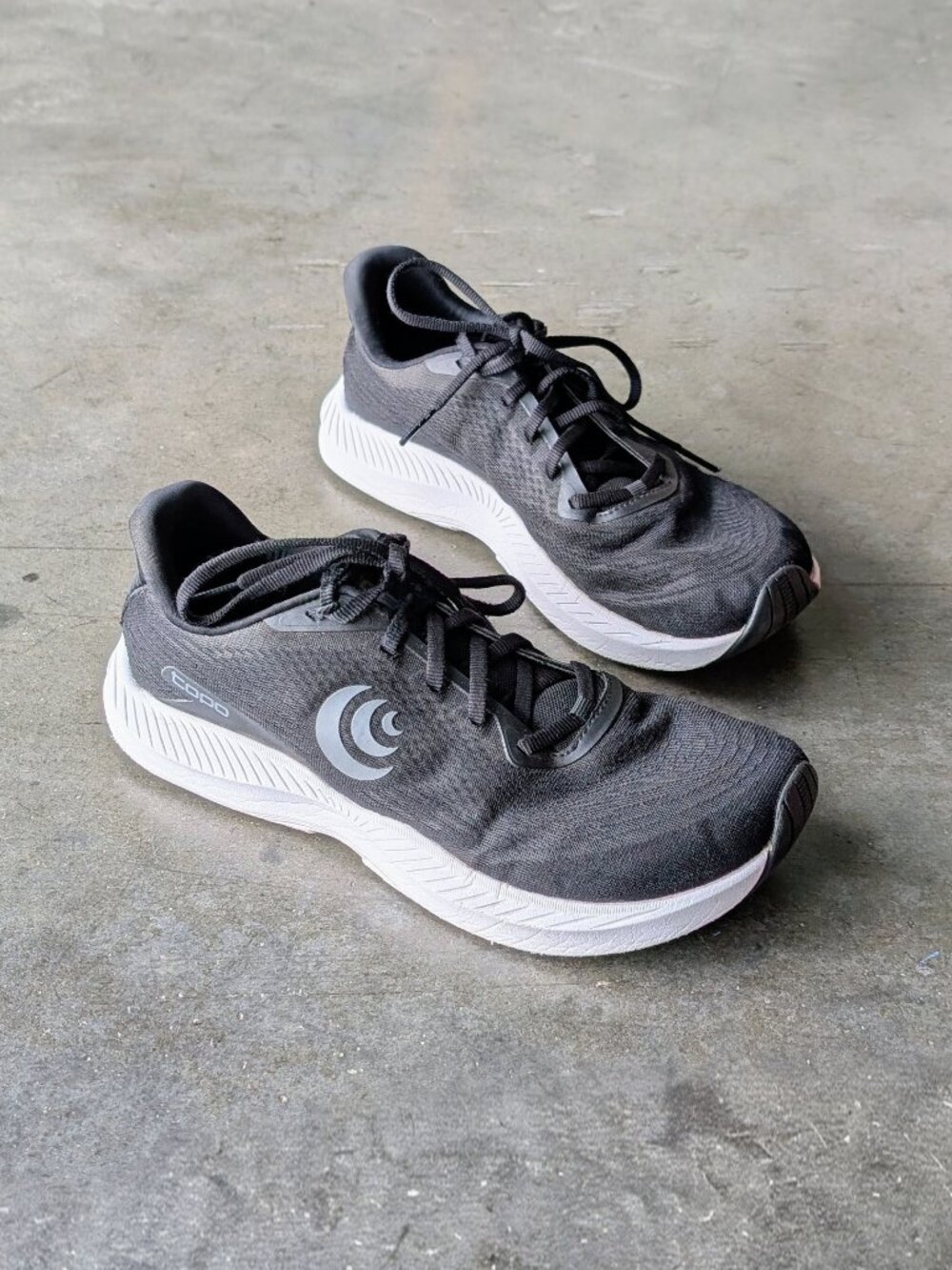 Topo Women's Fli-Lyte 5 Black White 3mm Drop Athletic Running Shoes size 9.5